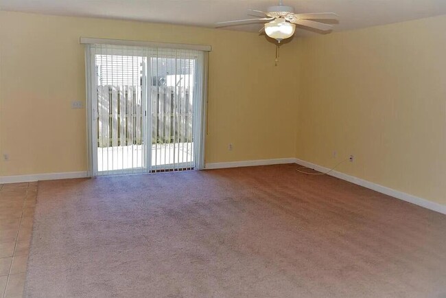 Building Photo - 823 Sugar Plum Ln