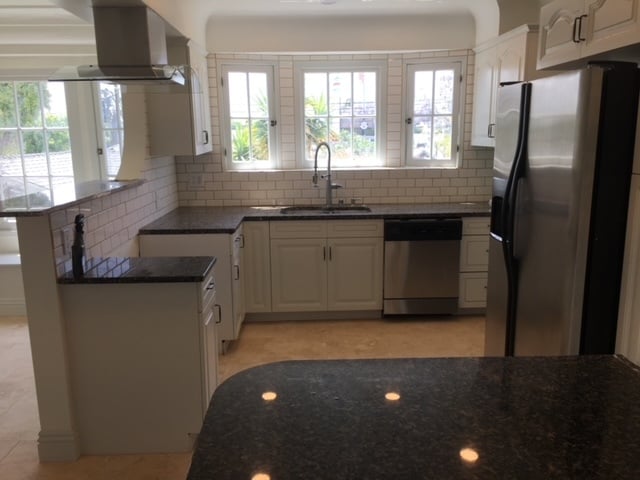 Building Photo - 1133 S La Peer Dr