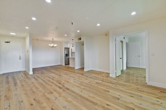 Building Photo - 2211 Latham St