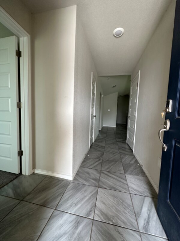 Building Photo - 10115 Jardin Verde