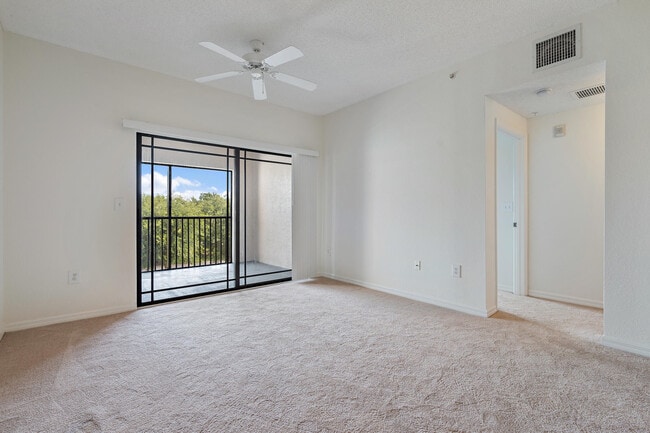 Building Photo - 3022 Alcazar Pl