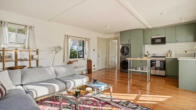 Foto del edificio - 3907 Berenice Pl