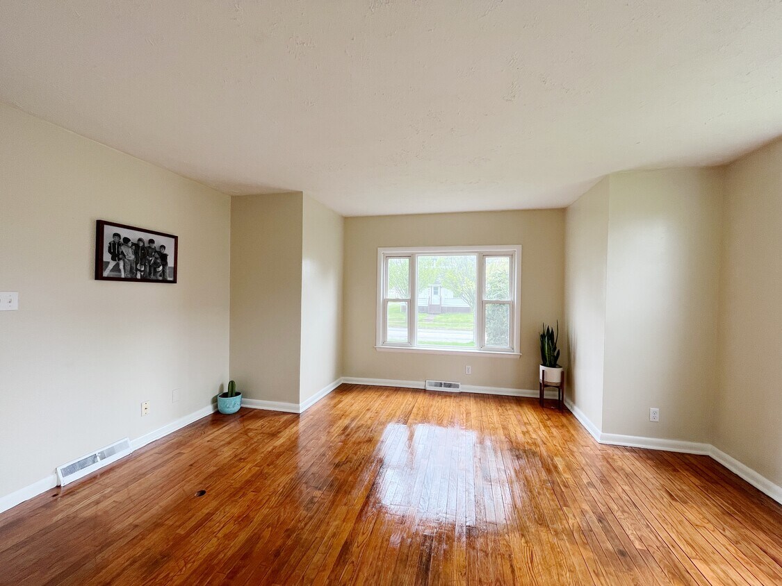 800 W Riddle Ave Unit 1, Ravenna, OH 44266 Apartments in Ravenna, OH