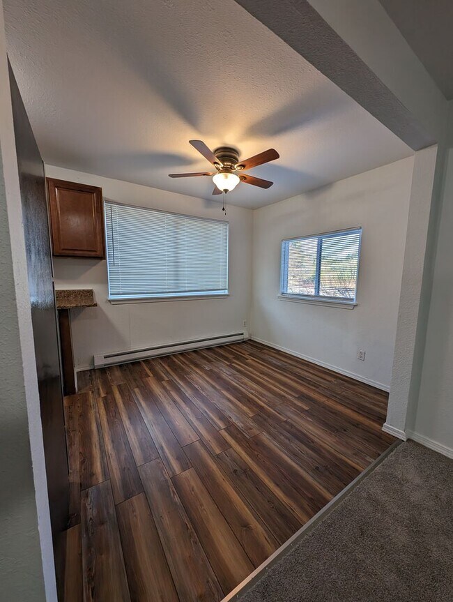 Building Photo - Const512/510