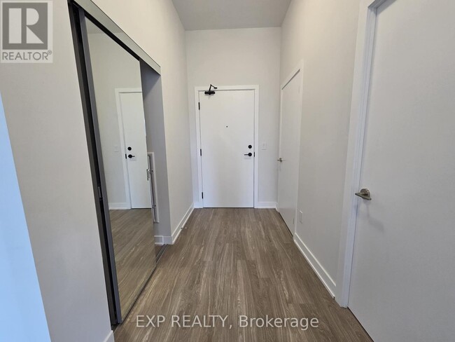 Building Photo - 430-430 Square One Dr