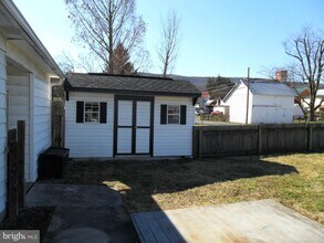 Building Photo - 301 Tichy Dr