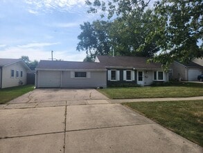 Building Photo - 3 E Oltendorf Rd