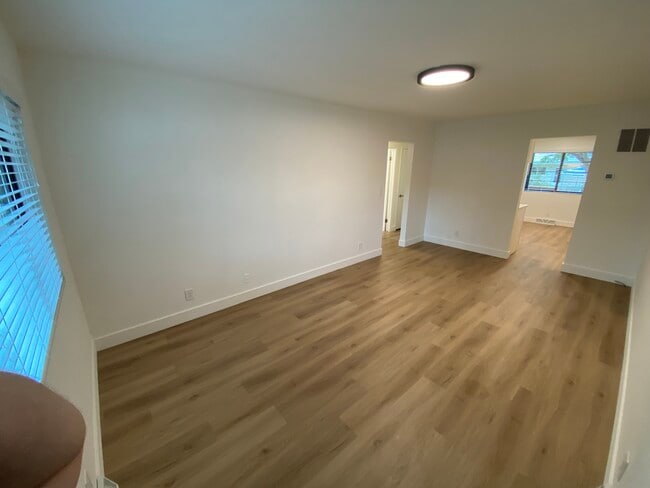 living rm from entry - 1108 Constitution Ave