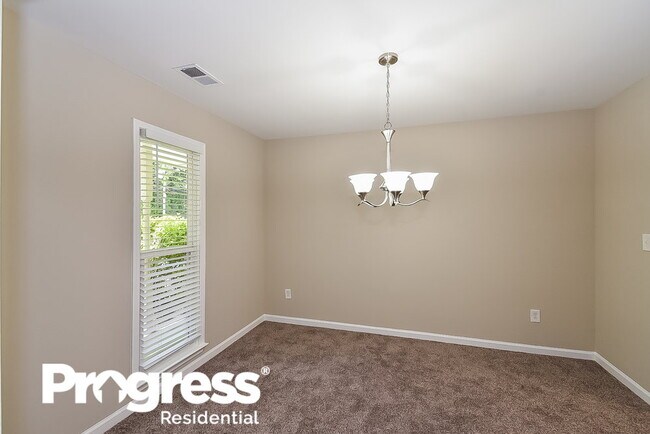 Building Photo - 5005 Henson Dr