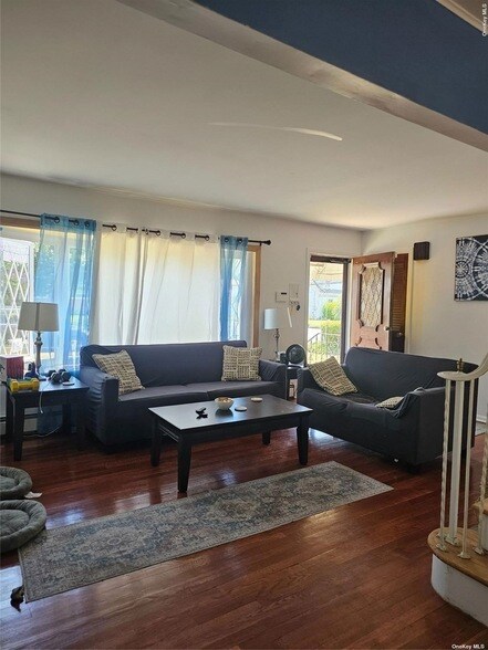 Building Photo - 1076 Carll Dr