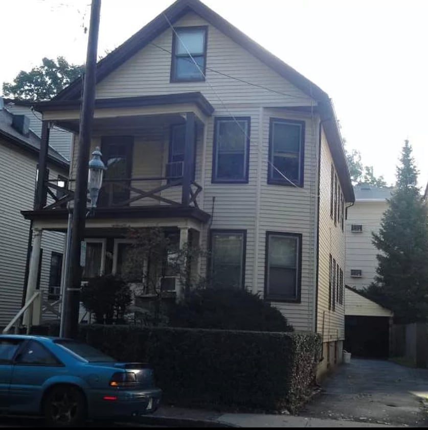 Building Photo - 266 Valley St