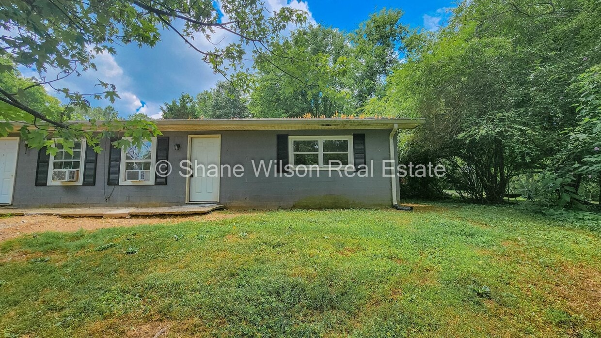 600 St Unit B, Dalton, GA 30721 Room for Rent in Dalton, GA