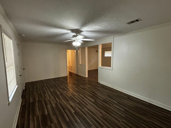 Building Photo - 536 Sardis St