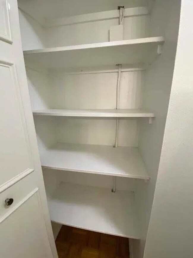 Foto del edificio - Luxury 2-Bedroom, 1.5-Bathroom Apartment - Pets Welcome! Heat/Hot Water Included