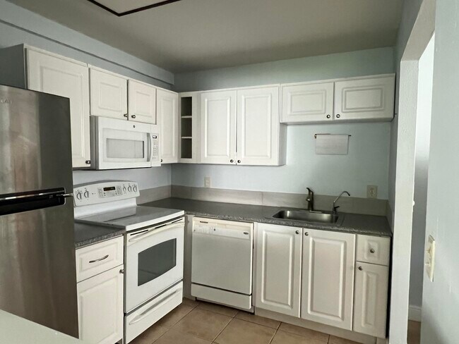 Foto del edificio - 631 Brittany Ct