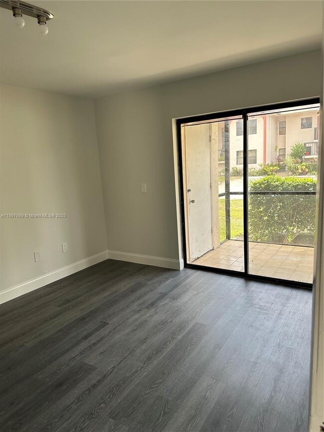 Foto del edificio - 855 NE 209th St