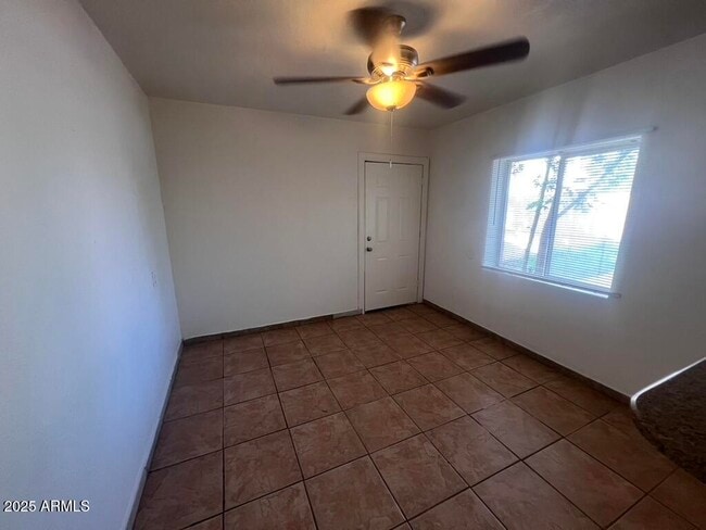 Building Photo - 526 S Mesa Dr