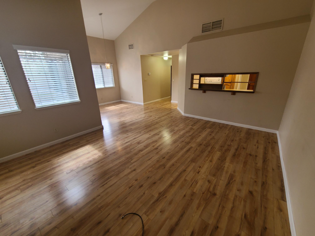 Building Photo - 2845 Vista Blvd