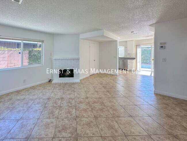 Foto del edificio - 134 W Del Amo Blvd