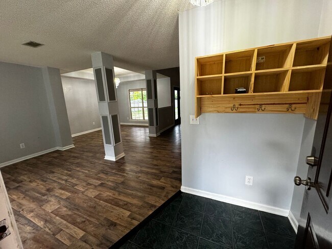 Building Photo - House