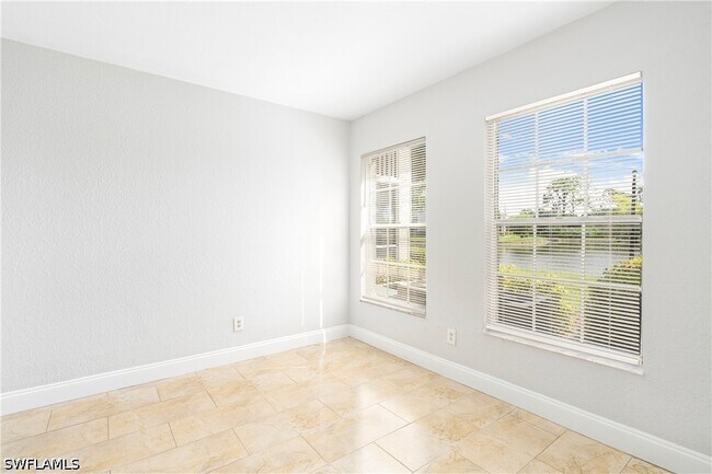 Building Photo - 185 Santa Clara Dr
