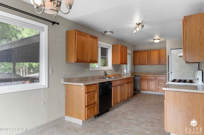 Kitchen #1 - 4943 Vance Dr