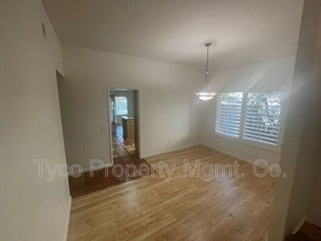 Foto del edificio - 802 E J St