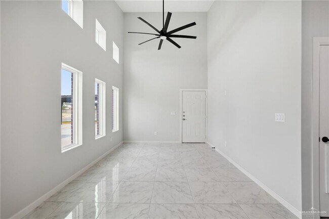 Foto del edificio - 905 W 8th St
