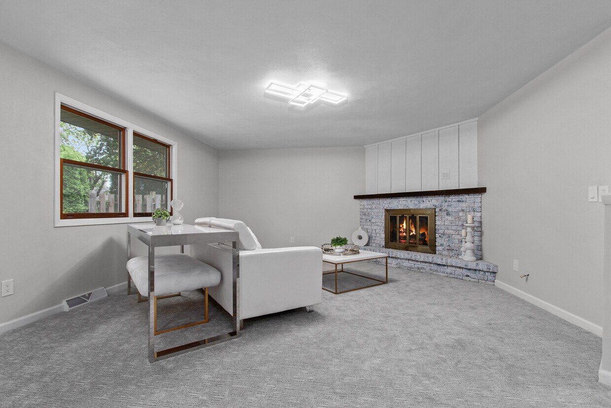 Primary Photo - 3124 N Bluemound Dr