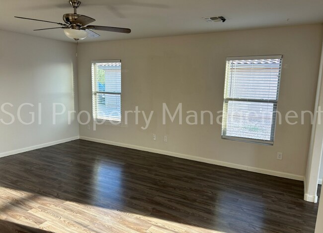 Building Photo - Gorgeous home ready for move in