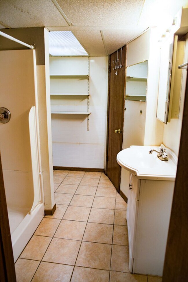 Foto del edificio - 5 Bed 2 Bath Como House Available September 2026