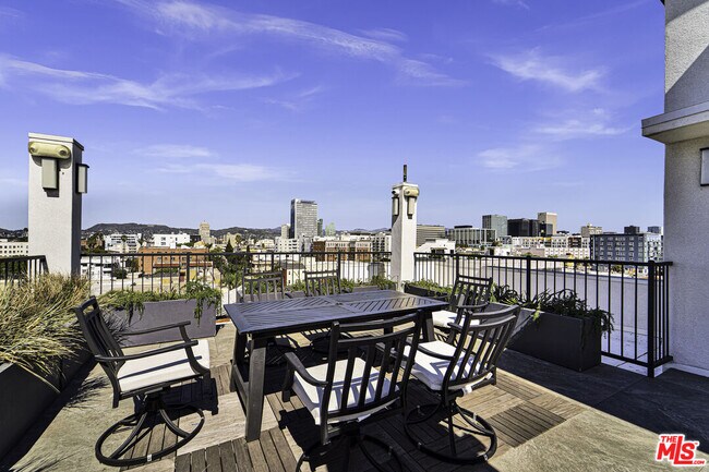 Foto del edificio - 845 S St Andrews Pl