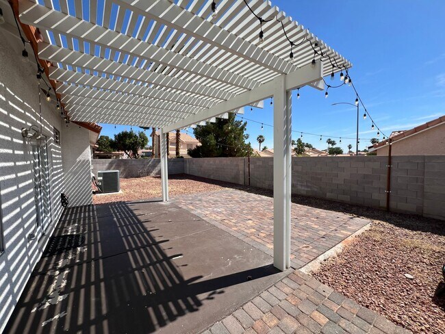 Foto del edificio - 1 story 2 bedroom with Huge backyard