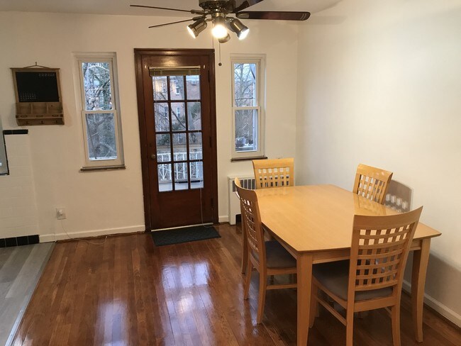 Foto del edificio - 3512 Hazelwood Avenue, Unit 3