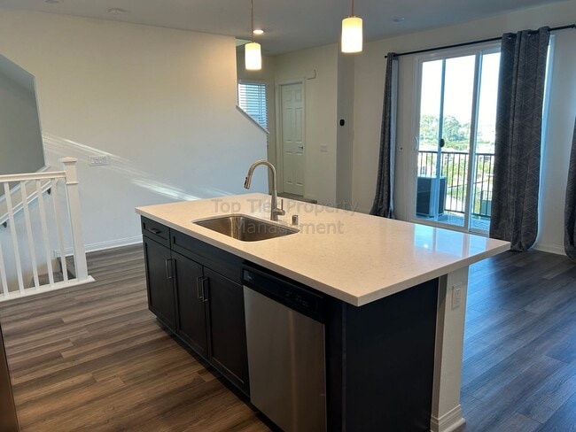 Building Photo - **Beautiful 2 bed / 2.5 bath Town Home in San Marcos - Available 08/21**