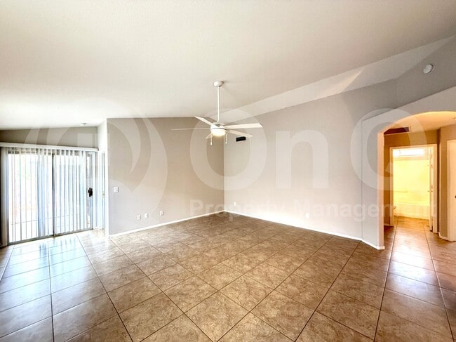 Foto del edificio - 142 W Smoke Tree Rd