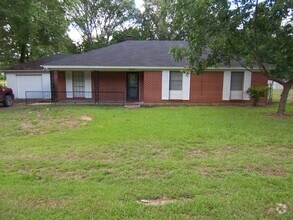 Building Photo - 1409 Oaklane Loop