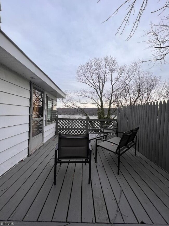 Foto del edificio - 12 Gifford Rd