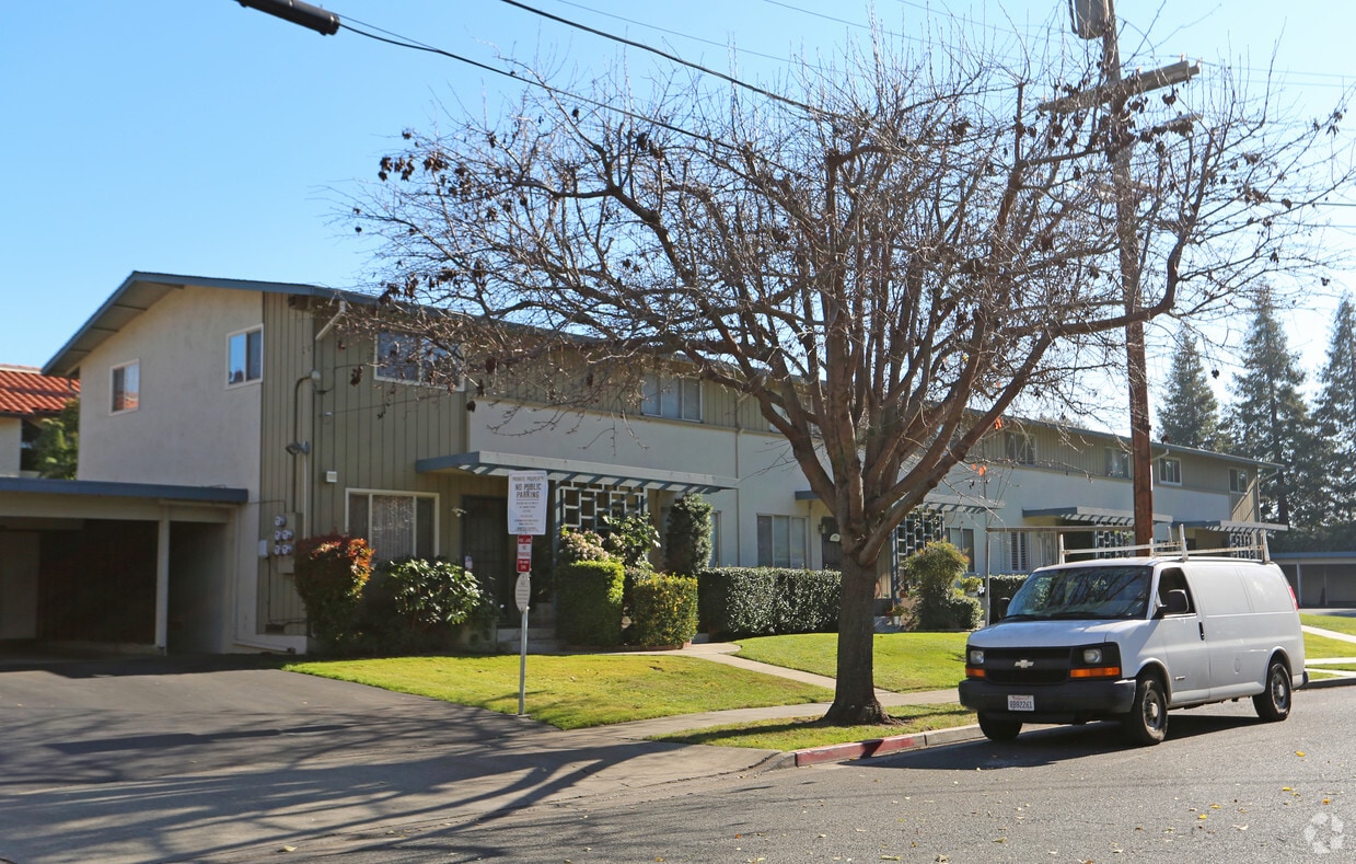 Building Photo - 400-404 Craven Ct