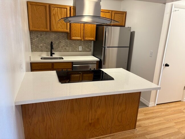 Building Photo - Spacious & Stylish 1-Bedroom Condo in the ...