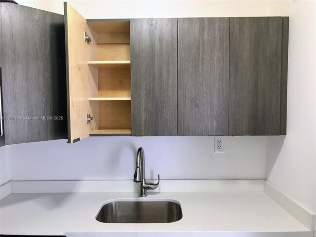 Foto del edificio - 740 81st St