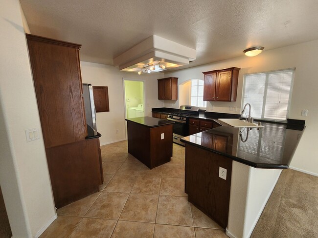 Building Photo - 3-Bed, 2.5-Bath Pet-Friendly Home with Fen...
