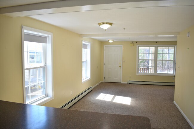 Building Photo - 14 Carriage Ln