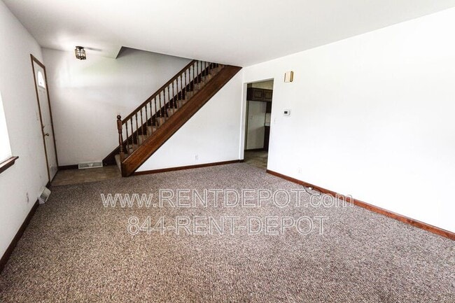 Building Photo - 306-308 Bob Court