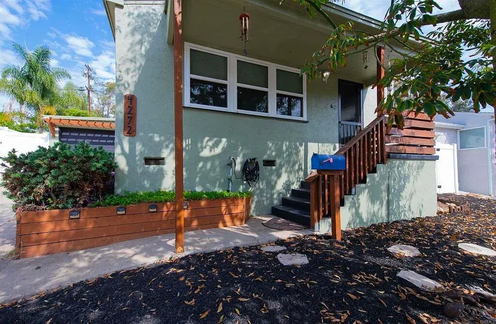 Primary Photo - 4272 Harbinson Ave