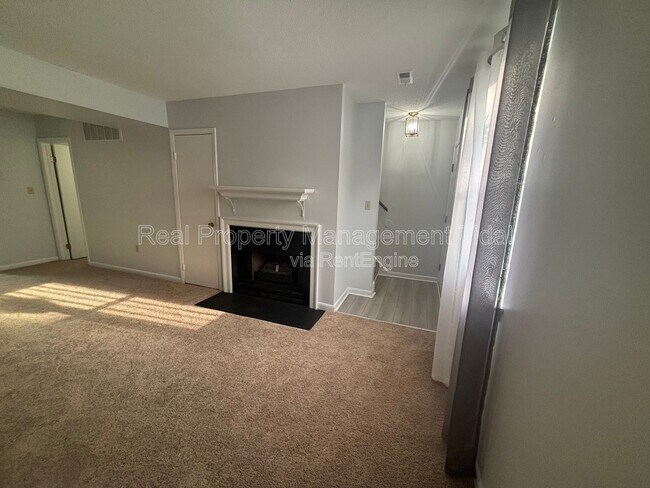 Foto del edificio - 12714 Woodside Ln