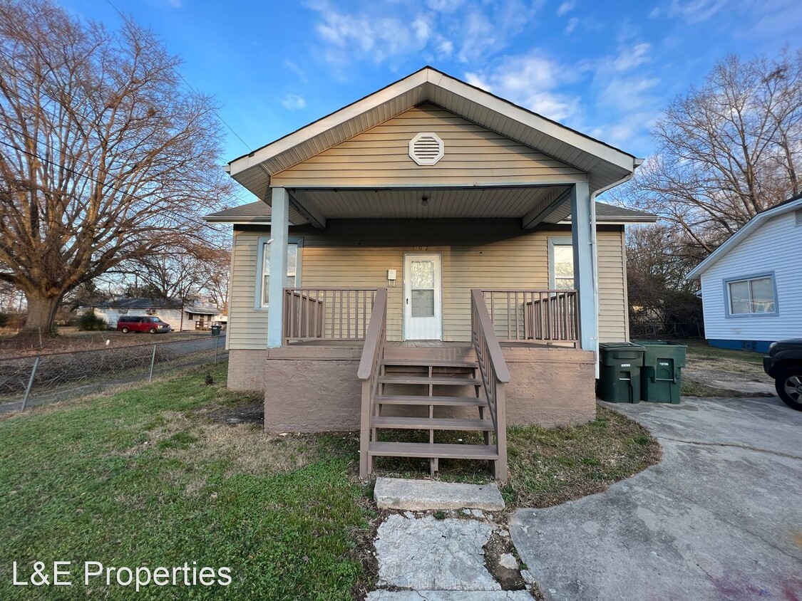 Primary Photo - 2 br, 1 bath House - 102 Summit Street