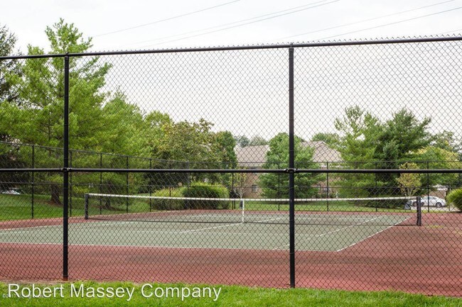 Foto del edificio - 10700 McMeekin Ln