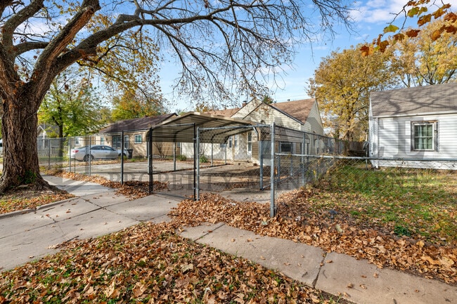 Foto del edificio - 1249 N Pershing St