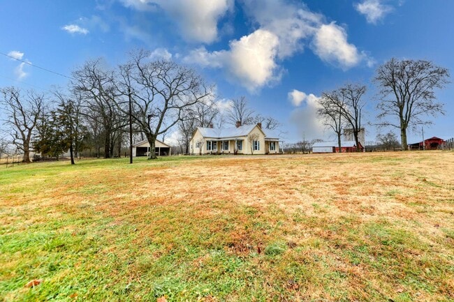 Building Photo - 2030 Spring Creek Rd
